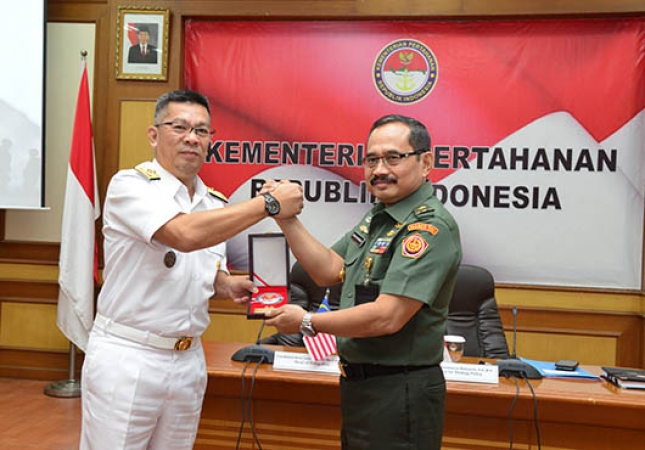 Indonesia – Malaysia Sepakat Adakan Program Pertukaran Pendidikan Militer