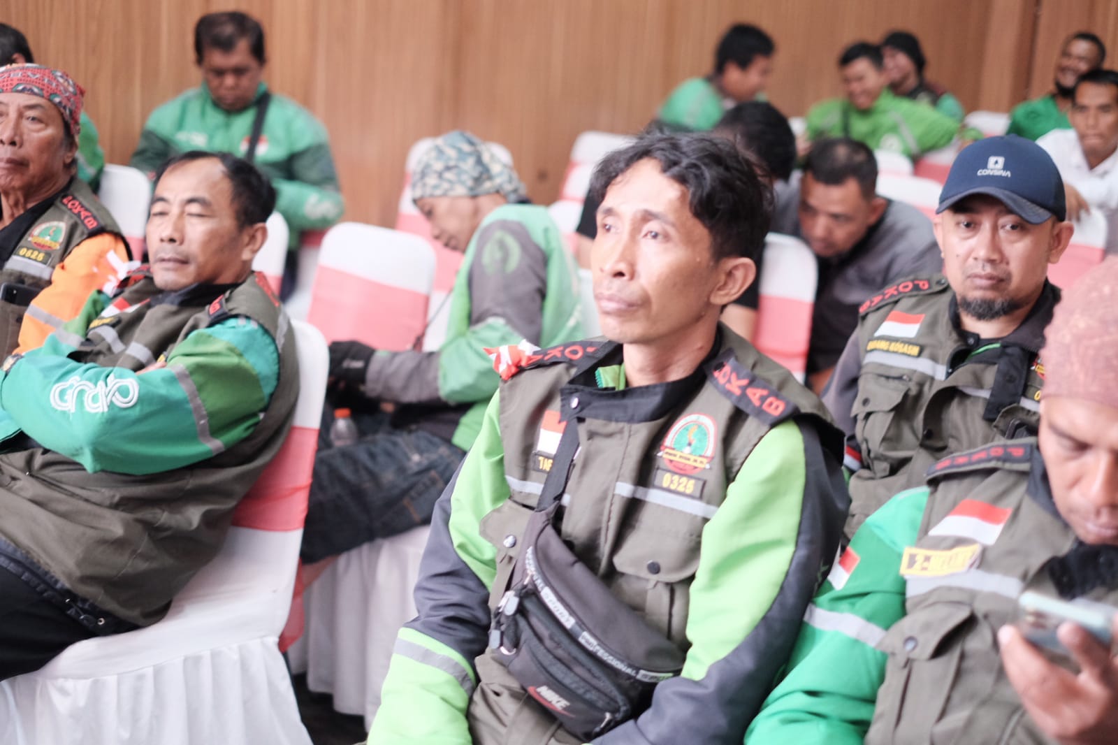 Ojol Dengarkan Pidato Kenegaraan Jokowi Bersama Ketua DPRD Rudy Susmanto