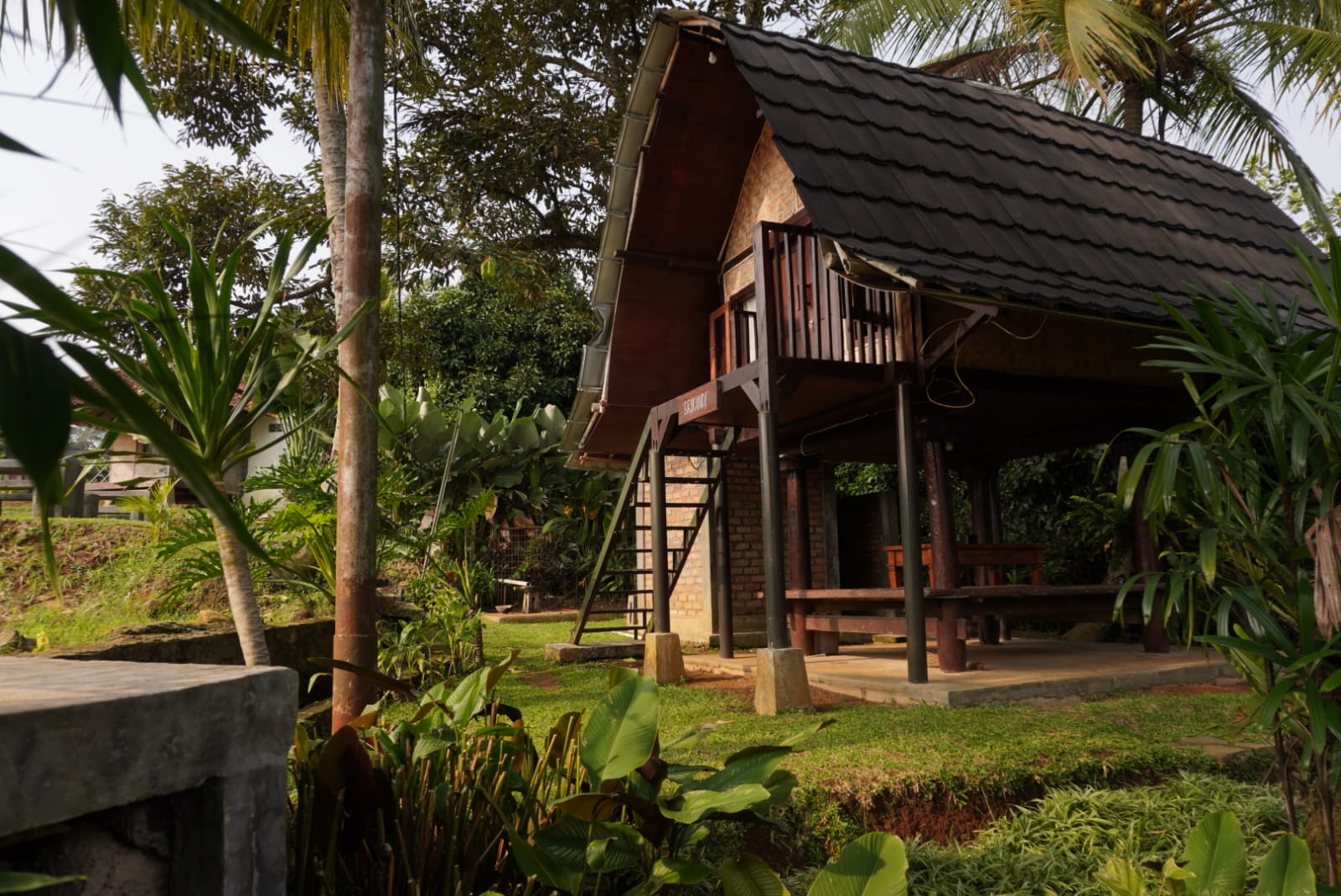 Kampung Halaman Villas and Resto
