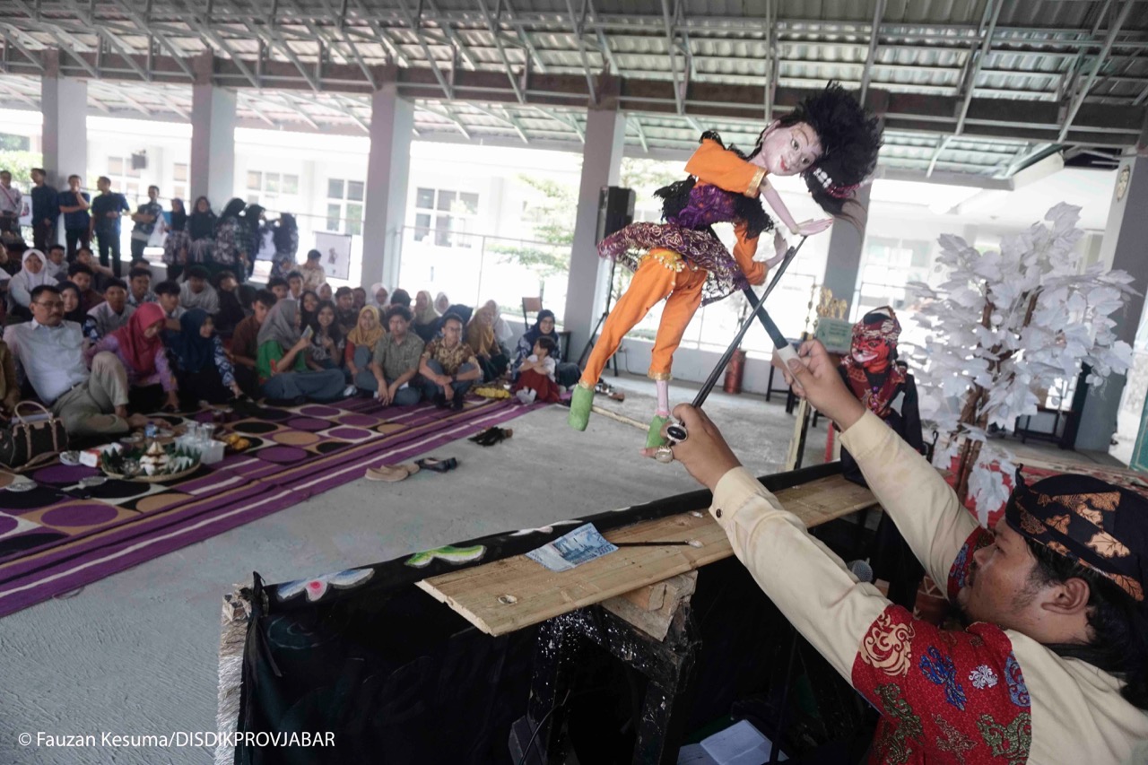 SMA Negeri 9 Bandung Gelar Festival Budaya Sunda “Mieling Poe Basa Indung Sa Dunya”