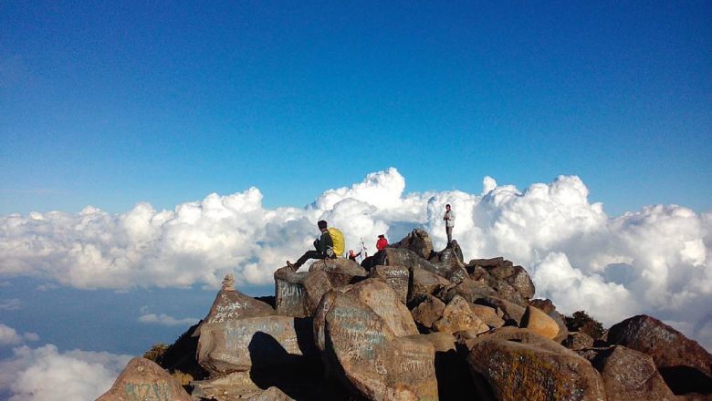 Bikin Merinding, 4 Gunung Ini Punya Cerita Mistis yang Menyeramkan
