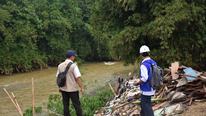 Jaga Kelestarian Sungai Ciliwung , PDAM dan DLH  Ajak  Masyarakat Sekitar