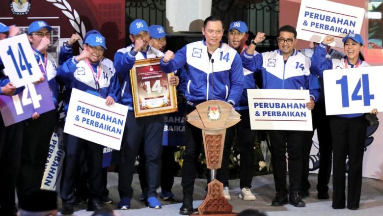 Jalan Kaki Ke KPU Diiringi Ratusan Kader, AHY: Kami Siap Ikut Pemilu, Perjuangkan Perubahan dan Perbaikan