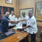 Ketum Zulkarnain Serahkan Dokumen Pengusulan Pengurus KADIN Kabupaten Tangerang Periode 2022 – 2027