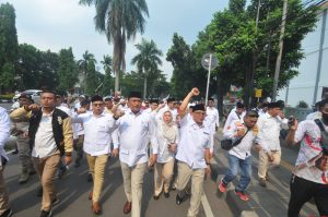 Rudy Susmanto bersama Gerindra mengantar berkas pendaftaran bacaleg ke KPU Kabupaten Bogor