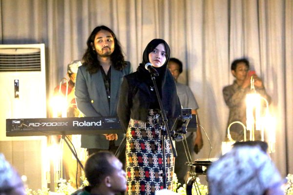 Hanin Dhiya nyanyikan tiga lagu dalam Sidang Paripurna DPRD Kabupaten Bogor