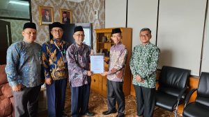 Wakil Ketua DPRD Kabupaten Bogor, Agus Salim menerima audiensi sekaligus naskah akademik dari para pendidik di Yayasan Ummul Quro, Bogor