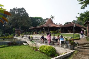 Kampung Halaman Villas and Resto