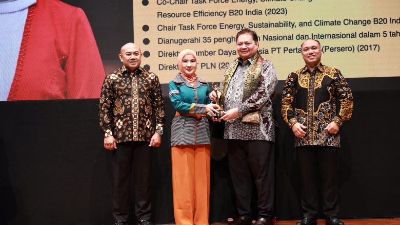 Berkontribusi Majukan Industri Dalam Negeri, Nicke Widyawati Dianugerahi Lifetime Achievement Awards
