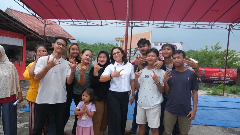 Jangan Golput Ya! itu Pesan Rena Saat Makan Bakso Bareng Warga Balumbang Jaya