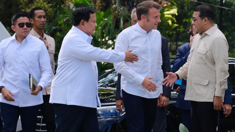 Dampingi Presiden Prabowo, Menteri Ekraf sambut Macron di Borobudur