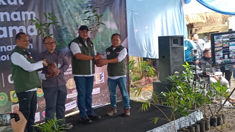 Bersama Bupati Bogor Rudi Susmanto, HPPMI Siap Hijaukan Puncak