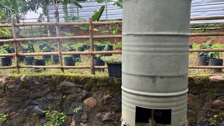 Mahasiswa KKN-T IPB Terapkan Teknologi Superheated Steam Drum untuk Pengelolaan Sampah Desa Wangunjaya, Bogor